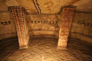 Explore the many tombs of Alto de Segovia