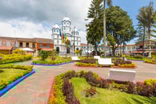 Take a guided tour of Filandia town