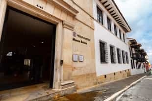 Take a tour of a local art gallery in Bogotá