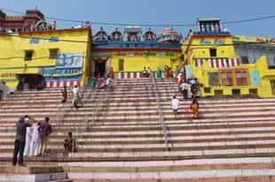 Explore the Hindu Kedar Mandir in Kedar Ghat