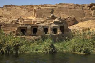 See the sites of Gebel Silsileh on a Nile cruise