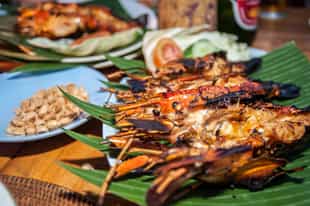 Take an evening out to Jimbaran Bay for dinner