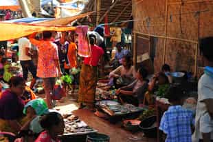 Learn about the life of the Sasak people in Lombok
