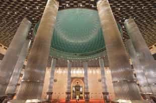 Take a tour inside the Istiqlal Mosque, Jakarta