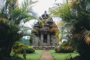 Discover Selogriyo Temple in Magelang