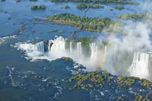 Visit the falls from the Argentinian side
