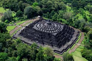 Visit the splendour of Borobudur Temple compound
