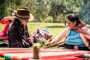 Learn the art of Andean weaving with PALLAY
