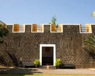 Visit the Reis Magos Fort 