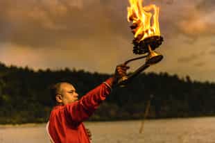 Witness an Aarti ceremony in Rishikesh
