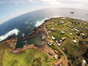 Visit to Hanga Piko cove to see the Ahu Riata