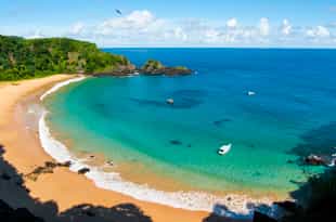 Discover secluded beaches of Fernando de Noronha