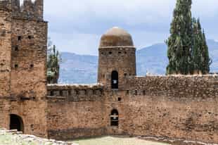 See the impressive Fasil Ghebbi fortress
