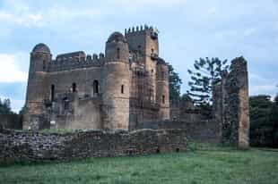 See the historic sites of Gondar 
