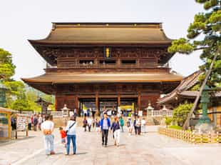Visit Zenkoji Temple in Nagano