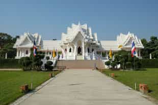 Discover temples in International Monastic Zone