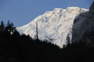 Take a hike along the Foothill Annapurna Trek