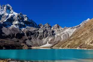 Go on the Gokyo Lakes Trek in the Everest region