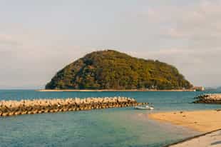 Discover the white sandy beaches of Matsuyama