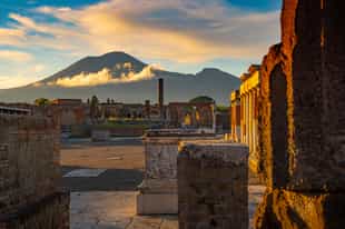 Go on a guided tour of Pompeii from Naples