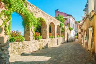 Wander the alleys of Ravello on the Amalfi Coast