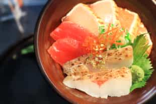 Go on a foodie tour in Kanazawa