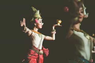 Watch a Khmer Apsara performance on the Mekong