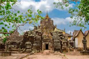 Visit the temple of Nokor Bachey on the Mekong