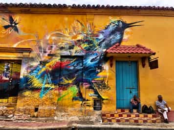 Explore the streets of Getsemani neighborhood