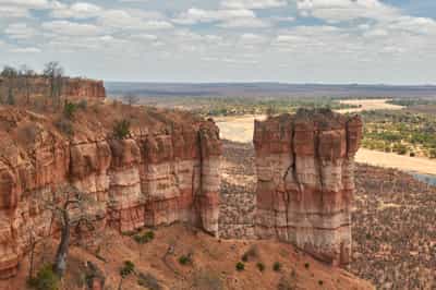 ​Explore the Chilojo Cliffs​ in Gonarezhou 