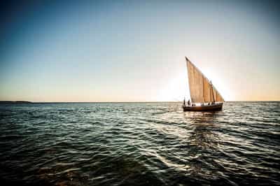 Take a traditional dhow sunset cruise in Bazurato