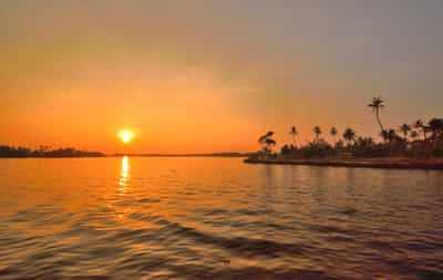 Explore the scenic Punnamada Lake in Kerala