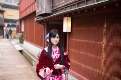 See where Geisha's entertain in Chaya district