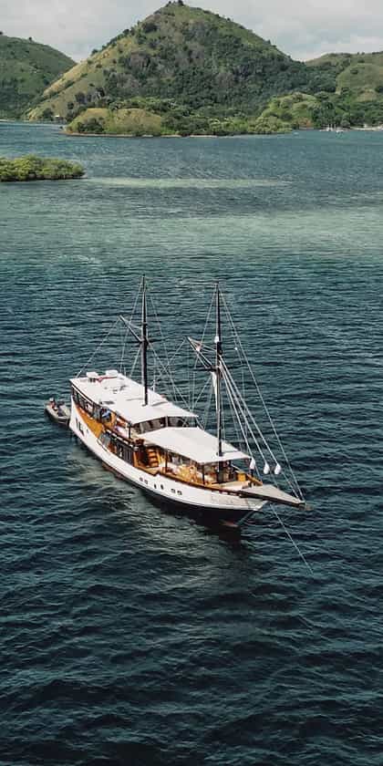 Navila Liveaboard, Komodo | Timbuktu Travel