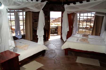 A reoom with a beautiful view 