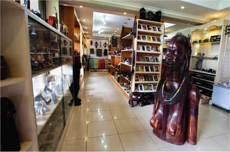 We have a gift shop, family-run jewelers, hair salon and private members lounge (open to resident guests on site). Next door, in Sea Cliff Village shopping centre, there are even more shopping and entertainment options within a few minutes walk including a supermarket, ATM, pharmacy, health & beauty centre, Spur restaurant and Flightlink centre. 