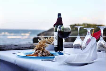We are lucky enough to have two of Dar es Salaam's most popular restaurants on site. The Karambezi Cafe offers alfresco dining next to the ocean and specialises in seafood while offering a wide range of international dishes. The Alcove Restaurant offers authentic Indian and Chinese cuisine with renowned Tandori masterchefs. 