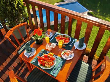 The views over the garden gives one the feeling of being in the treetops.