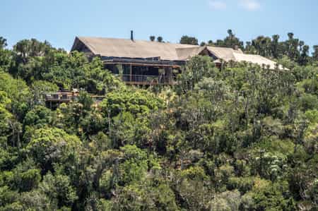 Settlers Drift offers 5-star luxury in a remote part of the Kariega wilderness. 