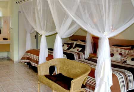 Spacious, air-conditioned rooms with en-suite bathroom
