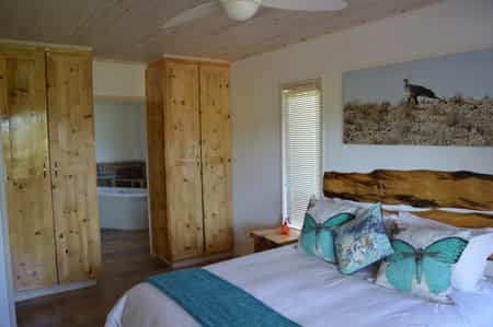 Main bedroom with en-suite bathroom