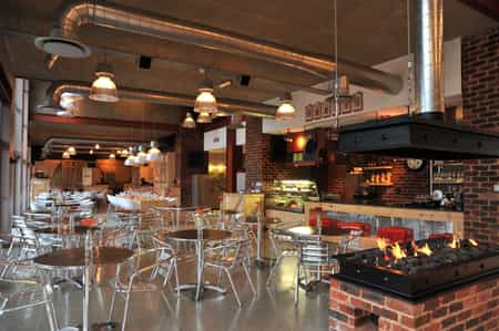 Enjoy fine fusion cuisine and delicacies at Protea Hotel OR Tambo's vibrant a la carte restaurant.  Sumptuous English breakfasts, gourmet lunches and appetising dinners are prepared by the skilled chef and his team.  Eat inside or on the terrace overlooking the pool. 