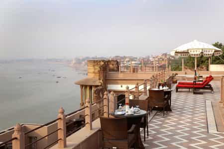 Top floor of Palace. This place offers a 180 degree panoramic view of Ganges River. Guests can enjoy and experience River activities from here. This place is also a great venue for having Group Dinner along with Classical music and dance performaces.