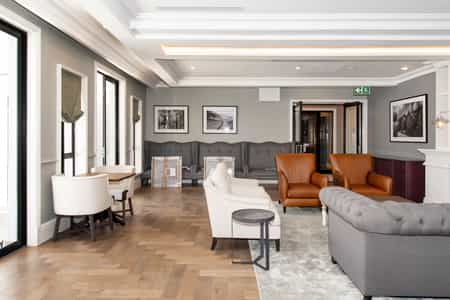 Restaurant serving breakfast, lunch and dinner