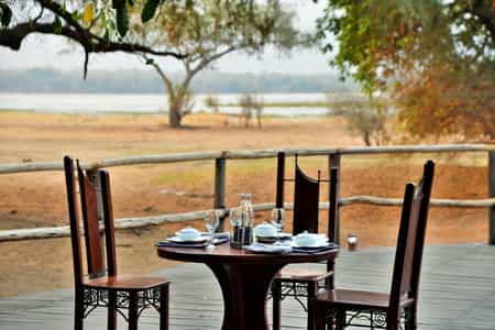Breakfast or lunch overlooking the river and plain's game