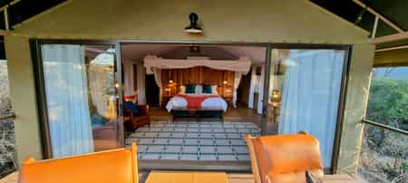 The interior design of the suites strikes a perfect balance between contemporary, homely touches without detracting from the surrounding wilderness.