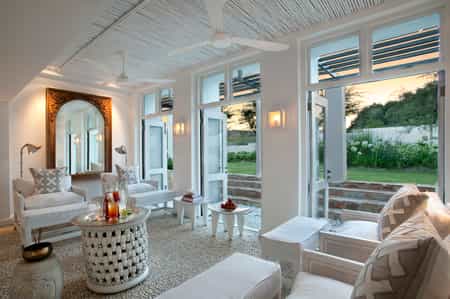 To relax inbetween and after the spa treatment with lounge chairs, music, books or to meditate.