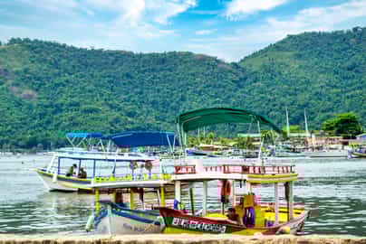 Go on a boating trip around Paraty's bay